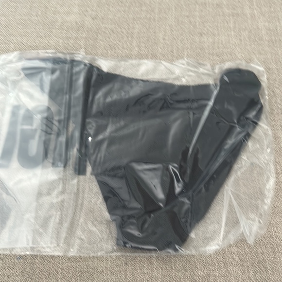 New Triangl Maci Prene set - Picture 6 of 13